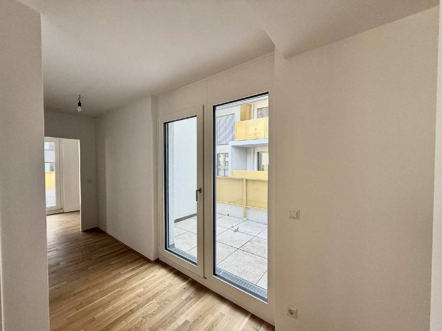 Neubauwohnung mit drei Terrassen und Anbindung
