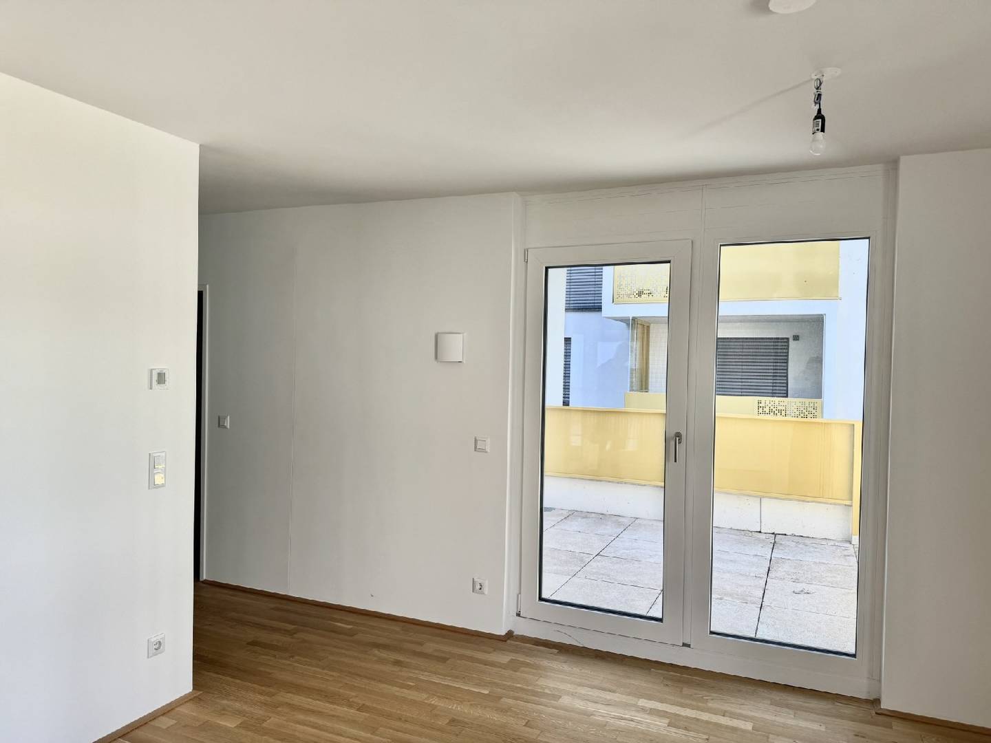 Neubauwohnung mit drei Terrassen und Anbindung