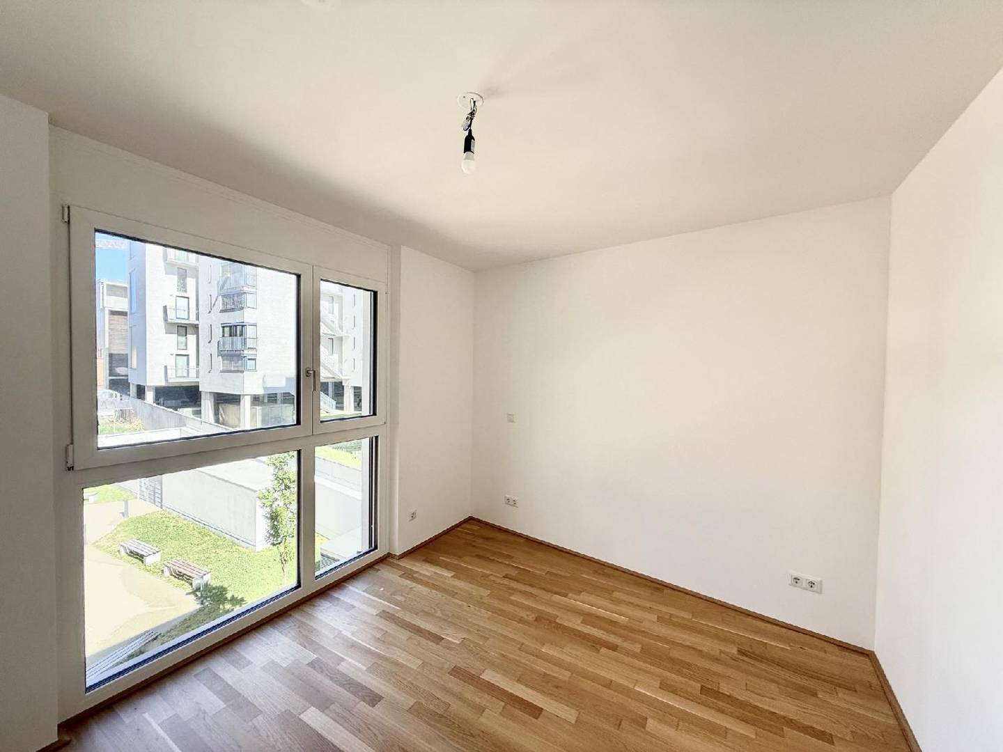 Neubauwohnung mit drei Terrassen und Anbindung