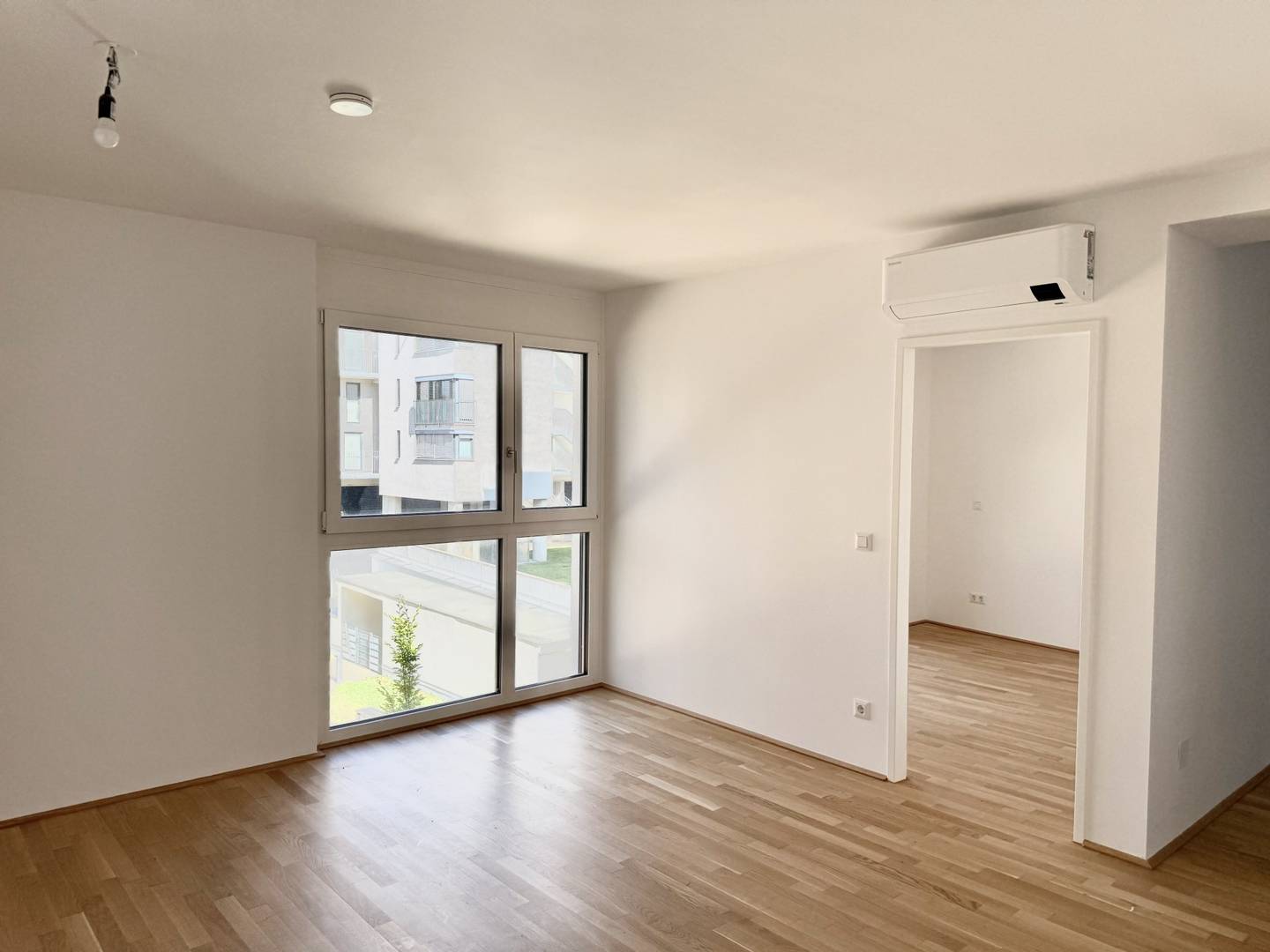 Neubauwohnung mit drei Terrassen und Anbindung