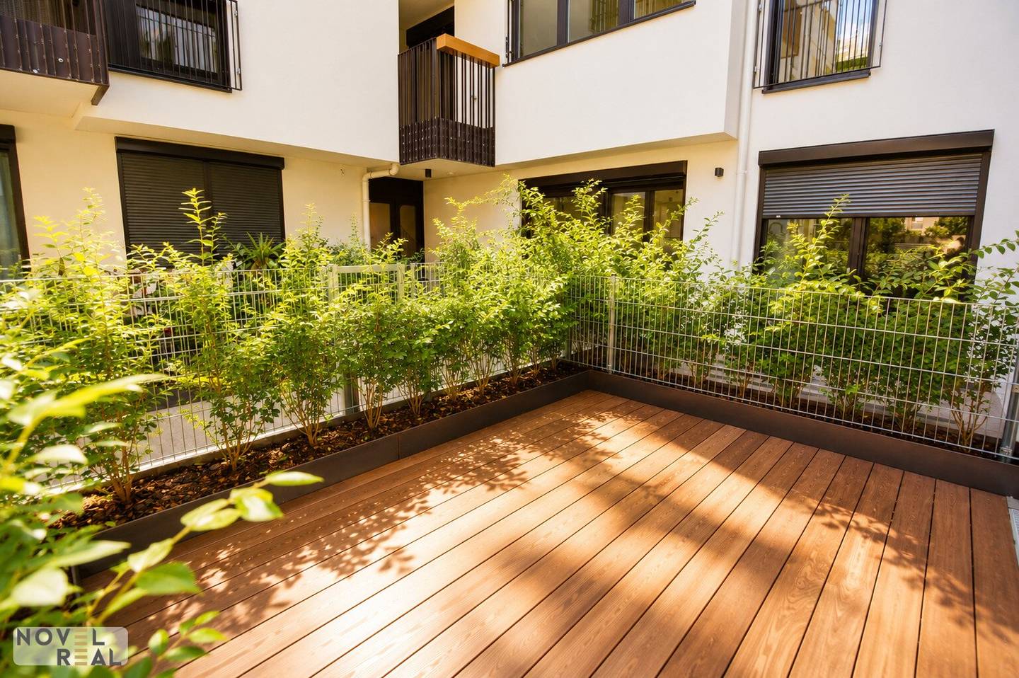 Apartment with garden and rooftop terrace in quiet courtyard