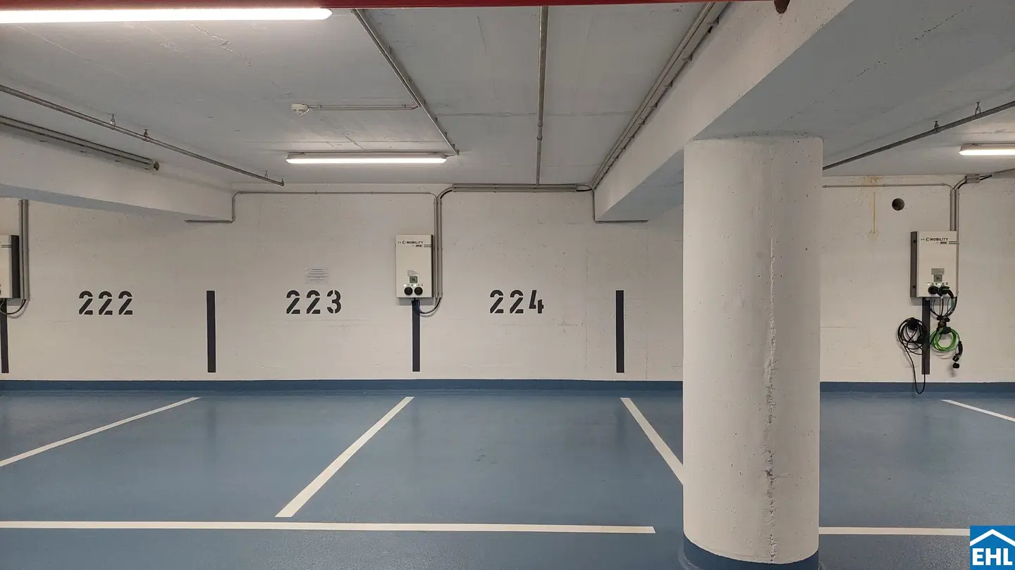 Tiefgaragen-Stellplatz mit E-Ladestation zwischen Stadtpark und Modenapark
