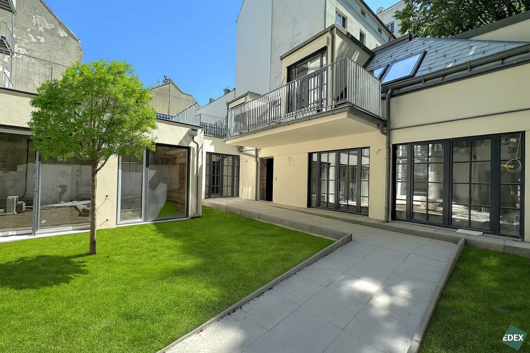 First occupancy apartment quiet courtyard balcony