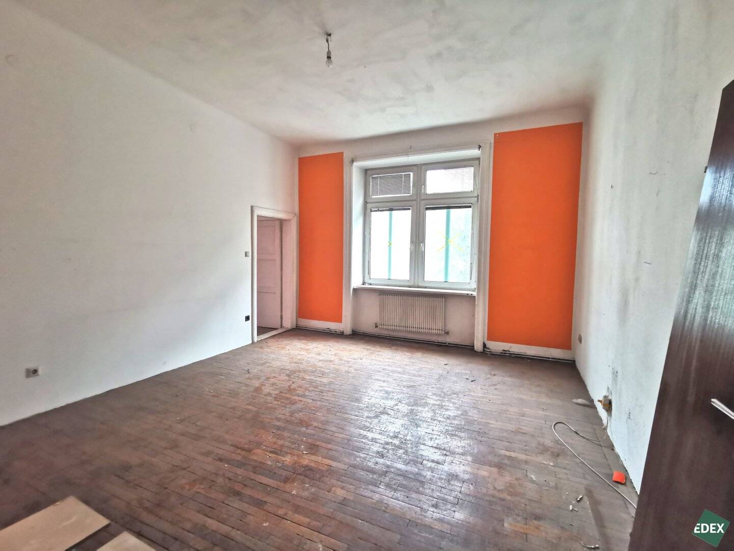 Renovation needed 3-room apartment directly on the U3 in Vienna