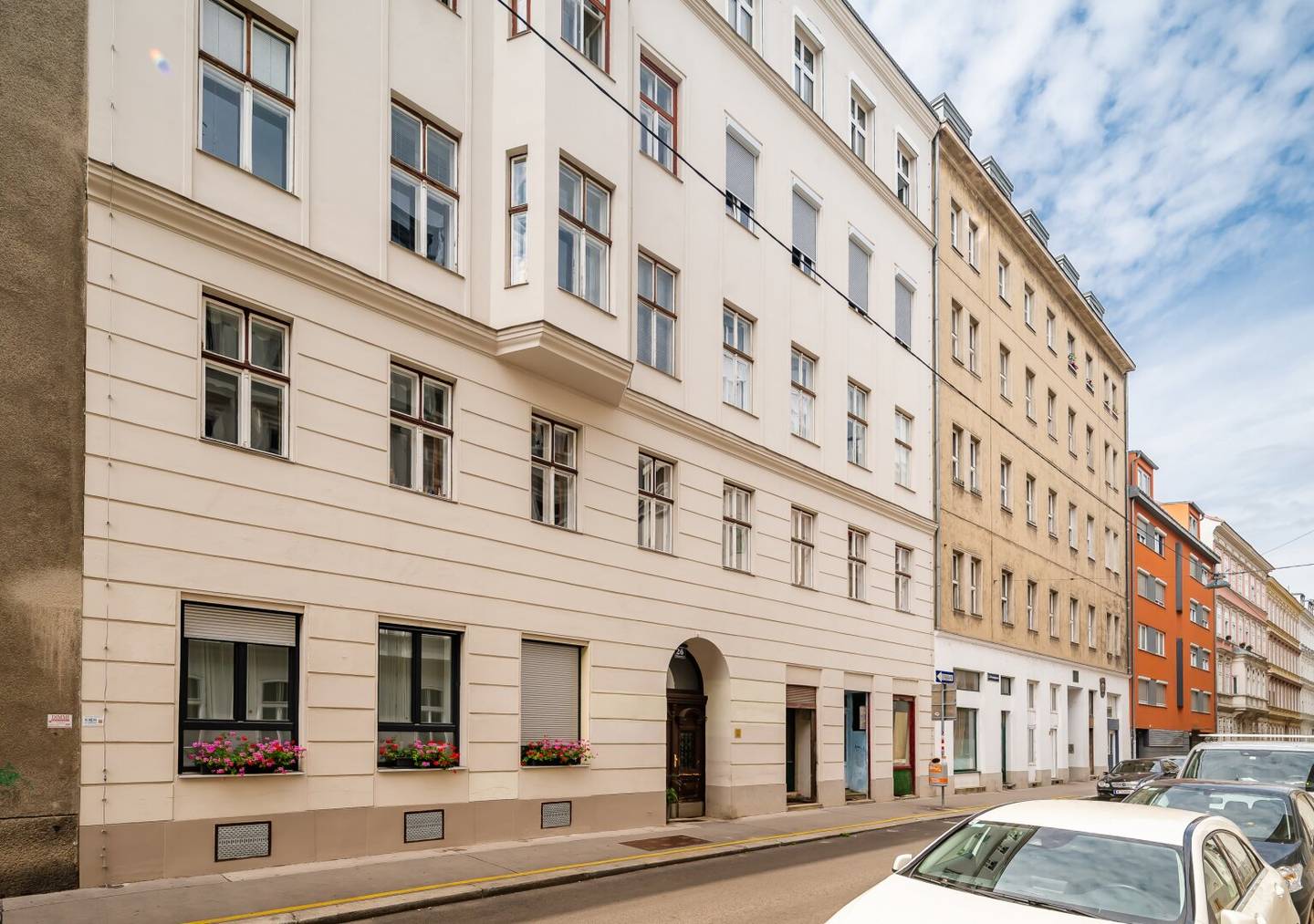 ++NEW++ Renovation potential: renovation needed 3 room old building apartment on the ground floor','de':'++NEU++ Umbaupotenzial: sanierungsbedürftige 3-Zimmer Altbauwohnung im Erdgeschoss!