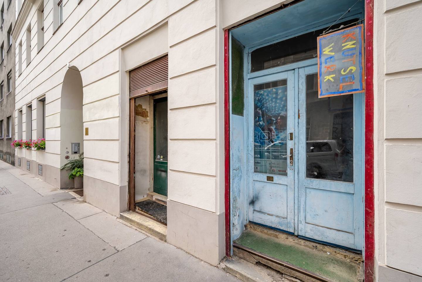 ++NEW++ Renovation potential: renovation needed 3 room old building apartment on the ground floor','de':'++NEU++ Umbaupotenzial: sanierungsbedürftige 3-Zimmer Altbauwohnung im Erdgeschoss!
