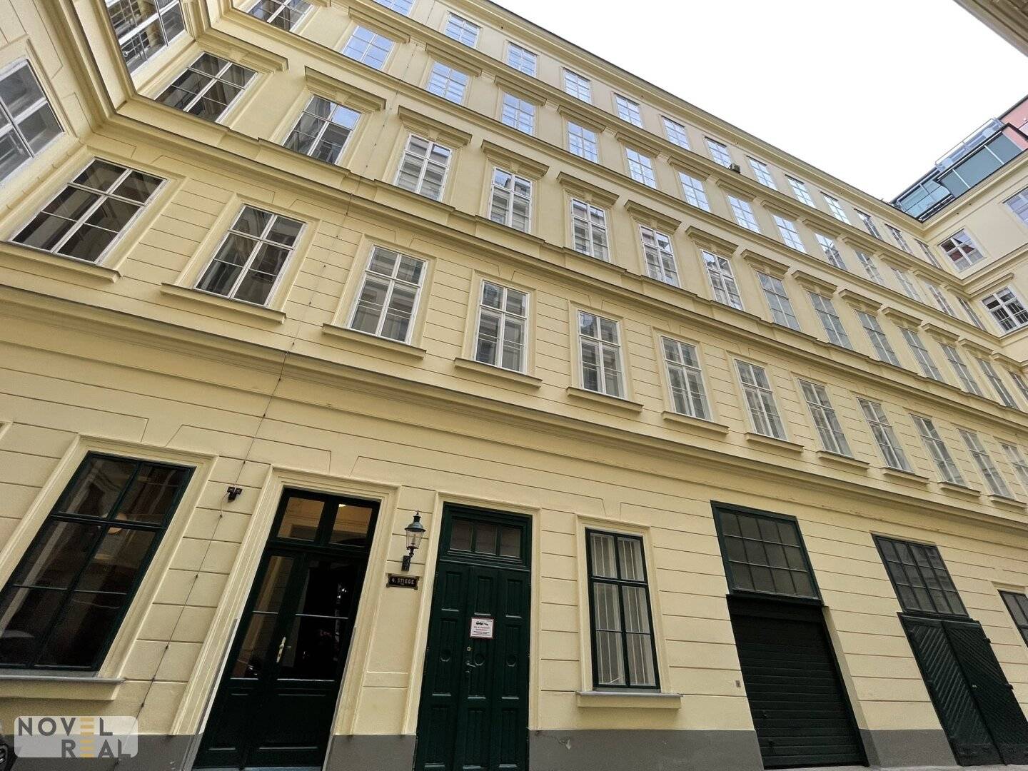 Altbauwohnung mit Atrium und Lift im Herzen