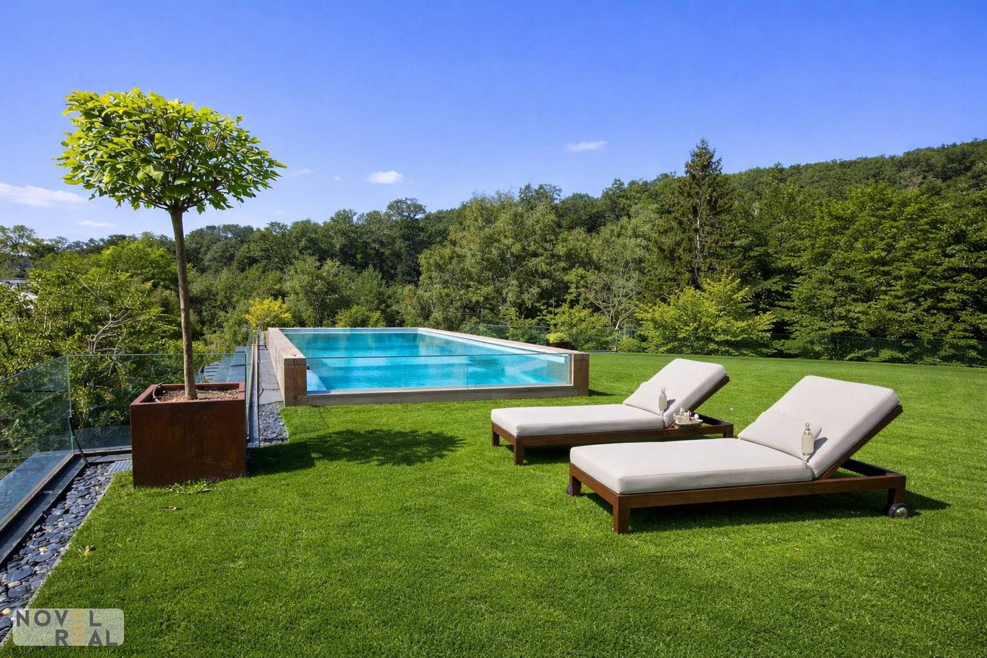 Apartment with roof garden and private pool