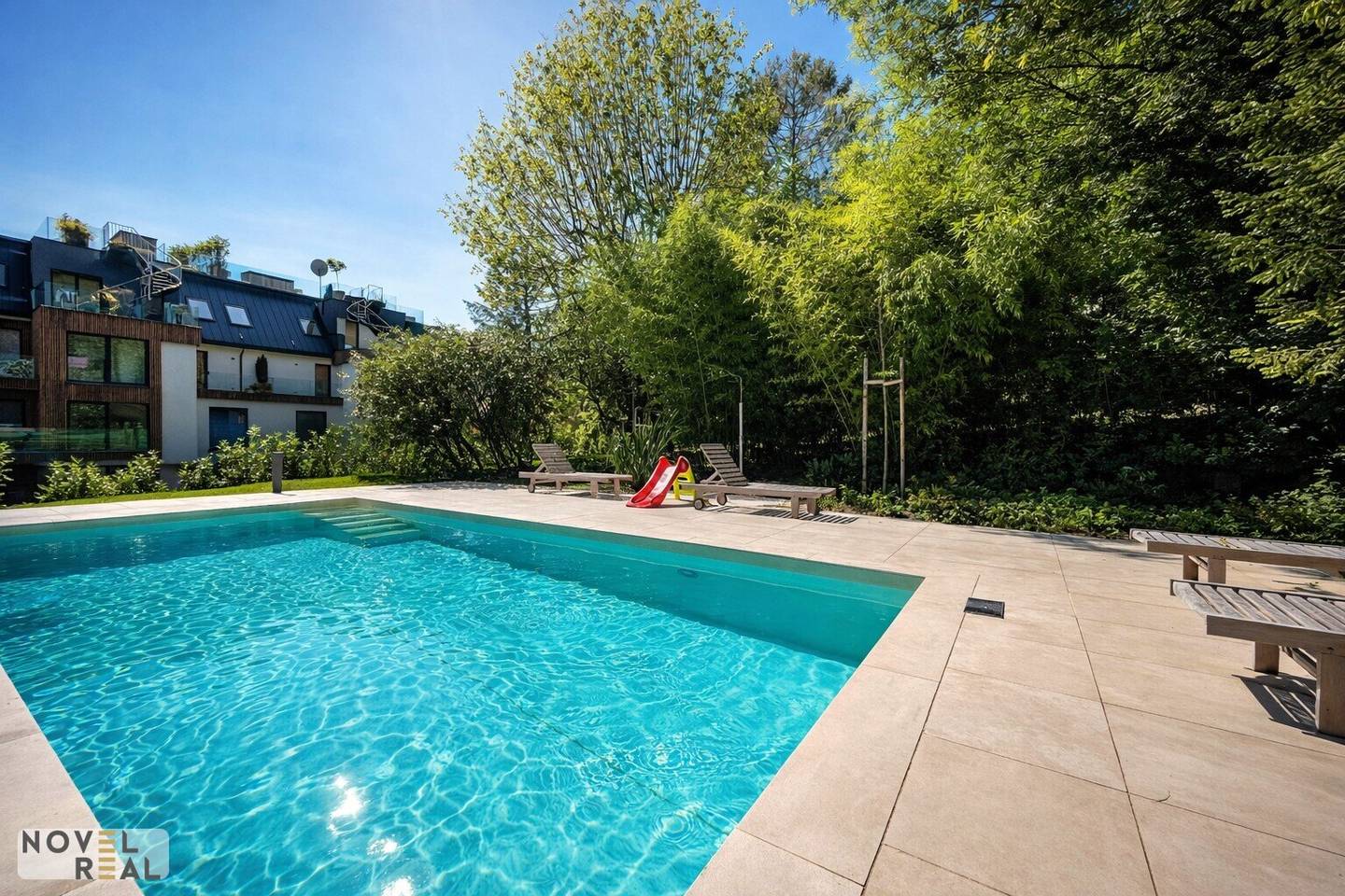 Apartment with roof garden and private pool