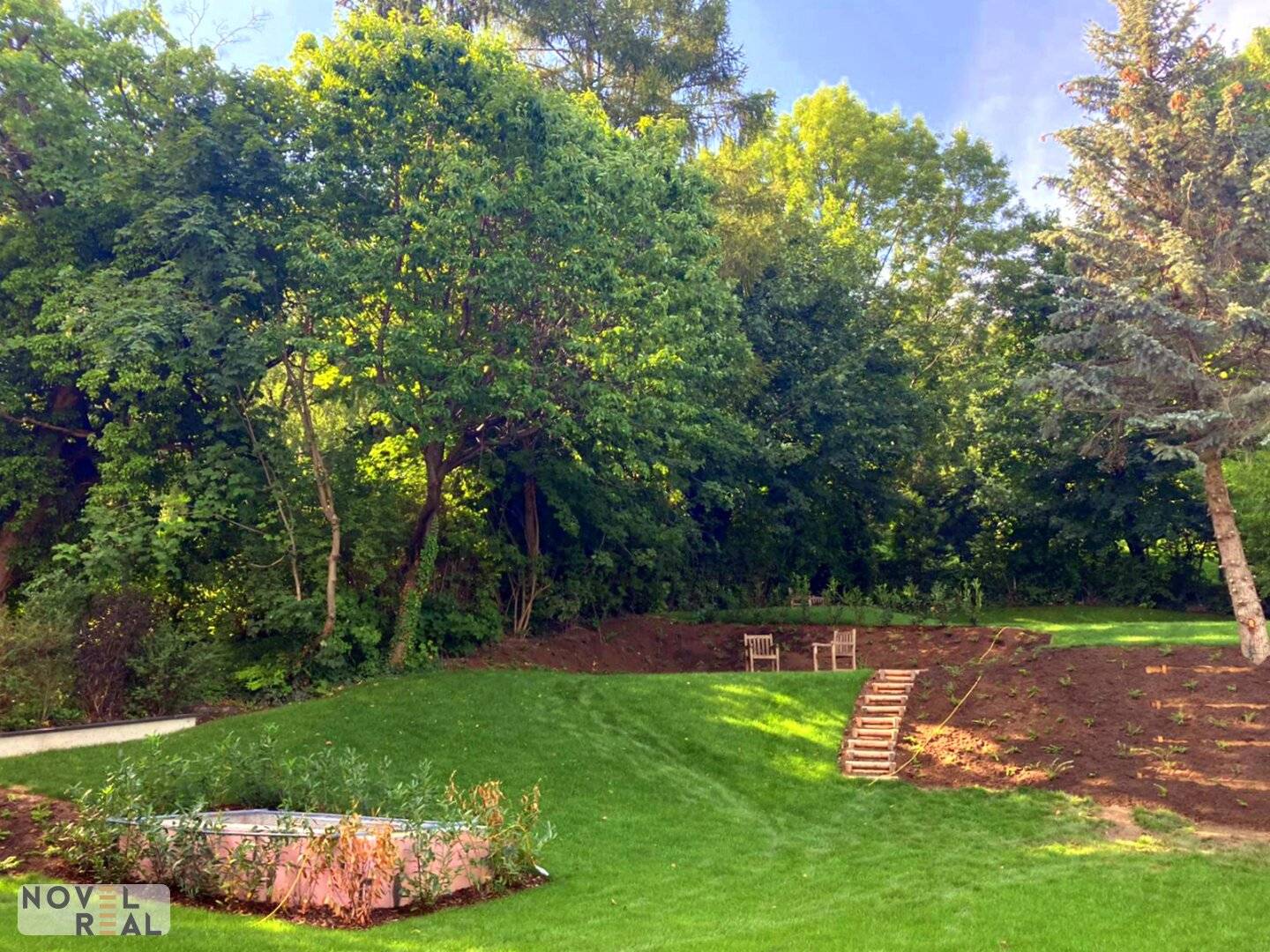 Exclusive living in a green oasis, luxurious garden apartment in Neustift