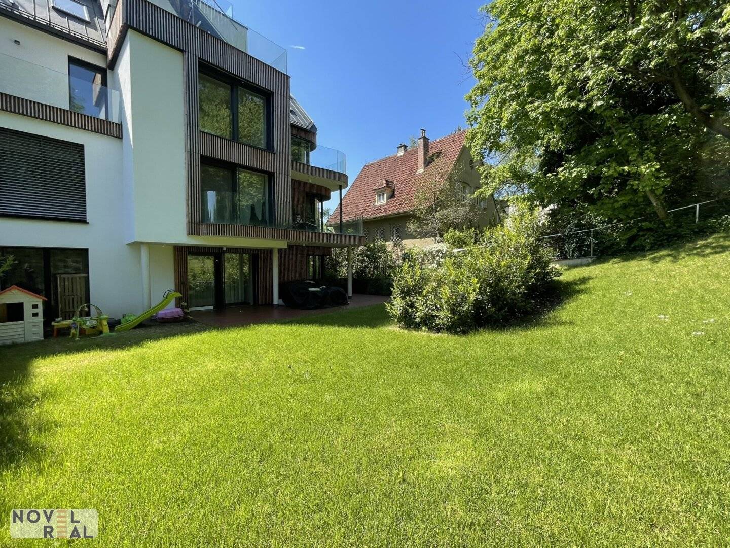 Exclusive living in a green oasis, luxurious garden apartment in Neustift