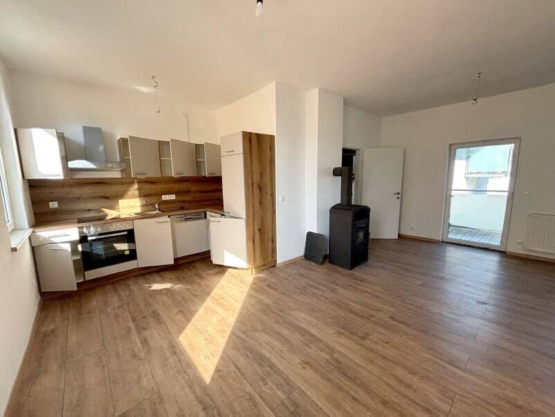 Vier Zimmerwohnung mit Balkon!