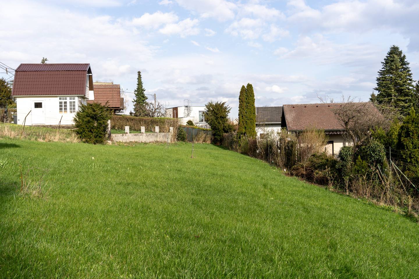 Wohnung with garden plots in green setting