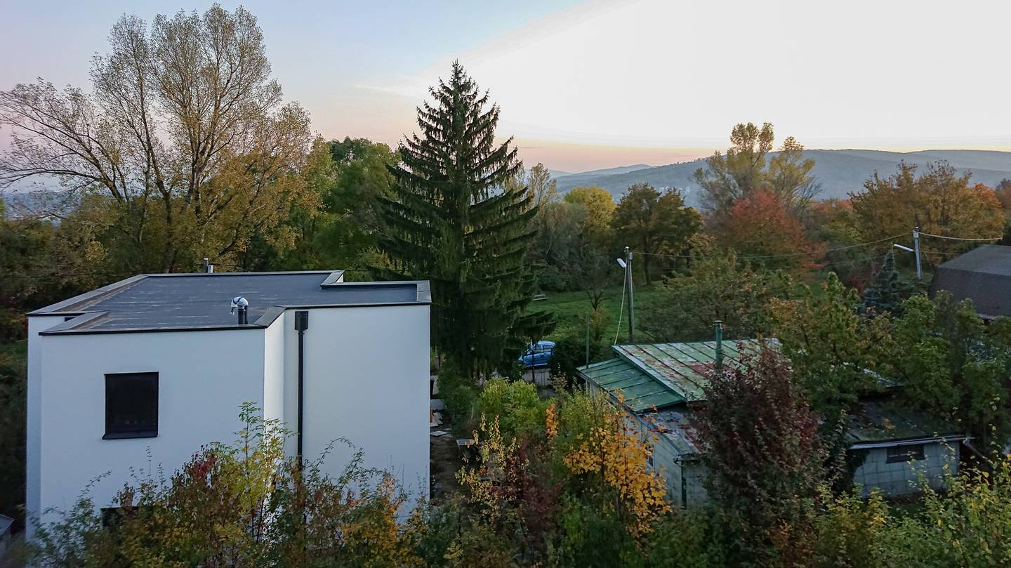 Wohnung with garden plots in green setting