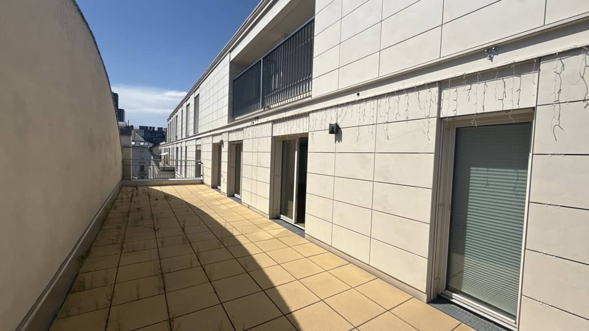 Großzügiges Büro im DG - Inklusive privater Terrasse!