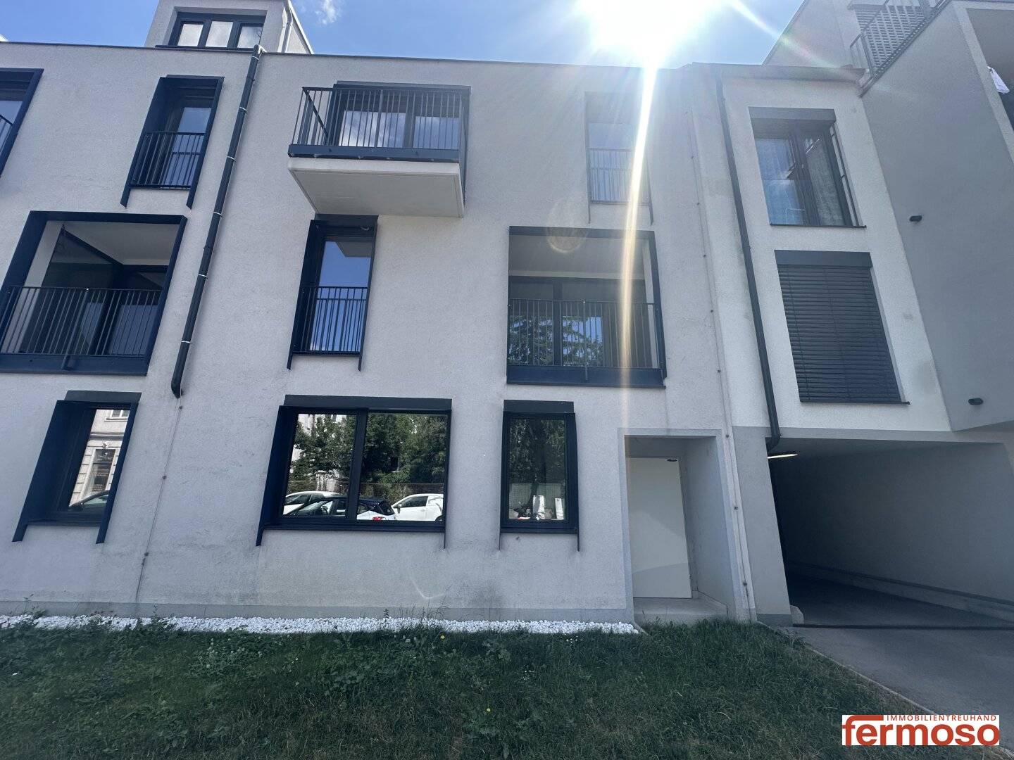 Ground floor apartment first occupancy with elevator