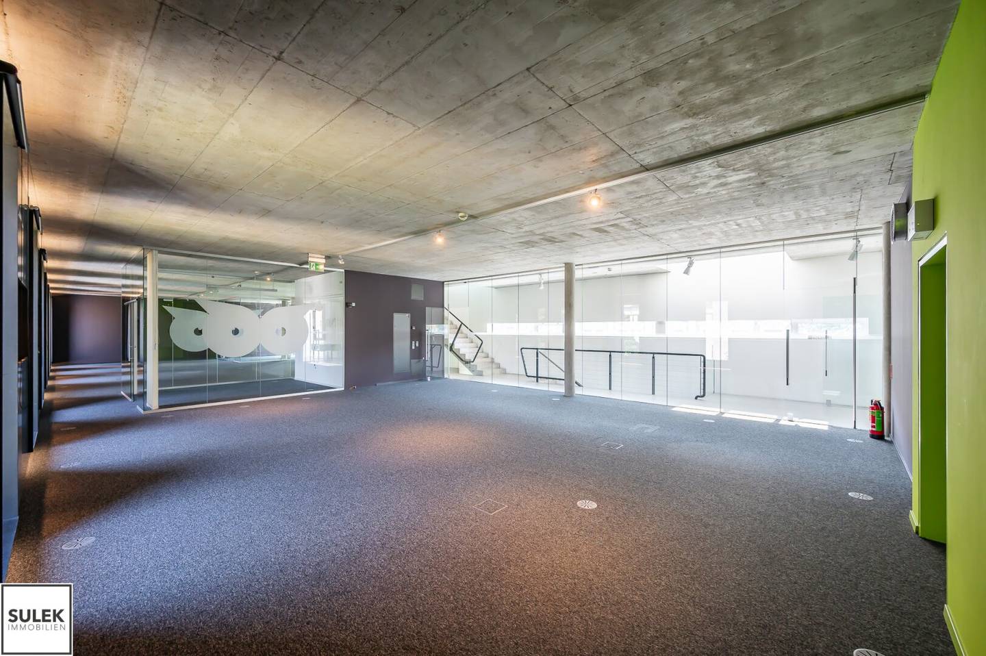 Modern office building with several rooms approx. 250 m² good public transport connection available now