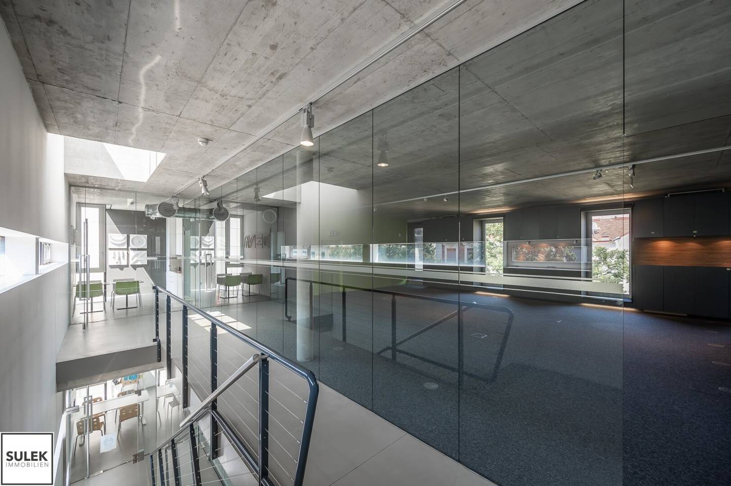 Modern office building with several rooms approx. 250 m² good public transport connection available now