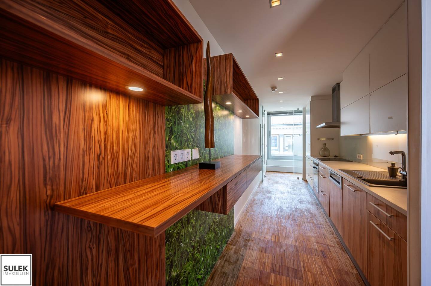 Extraordinary, modern office spaces with rooftop terrace including distant views and many additional expansion and usage possibilities