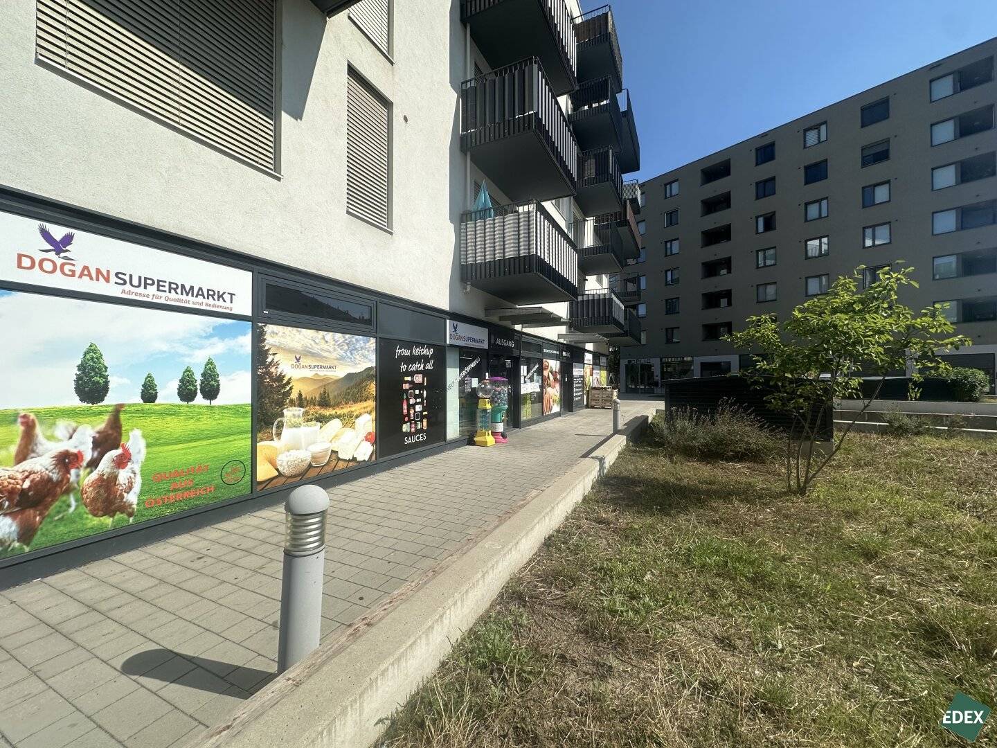 Modern commercial space with high visibility and flexible use
