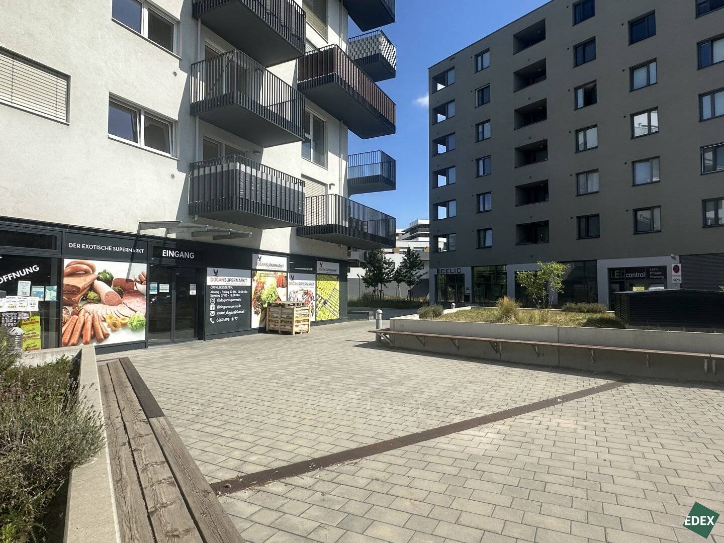 Modern commercial space with high visibility and flexible use