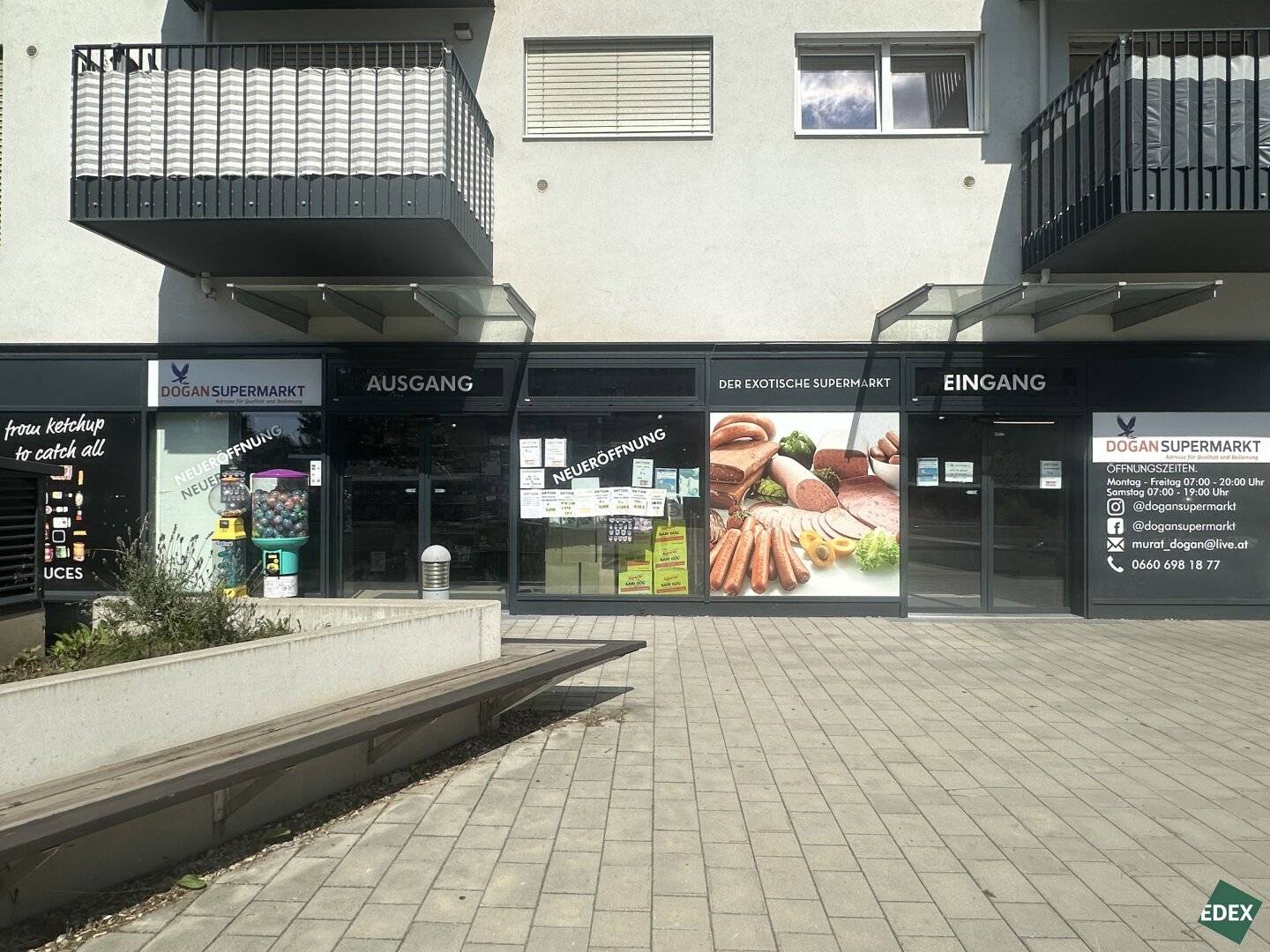 Modern commercial space with high visibility and flexible use