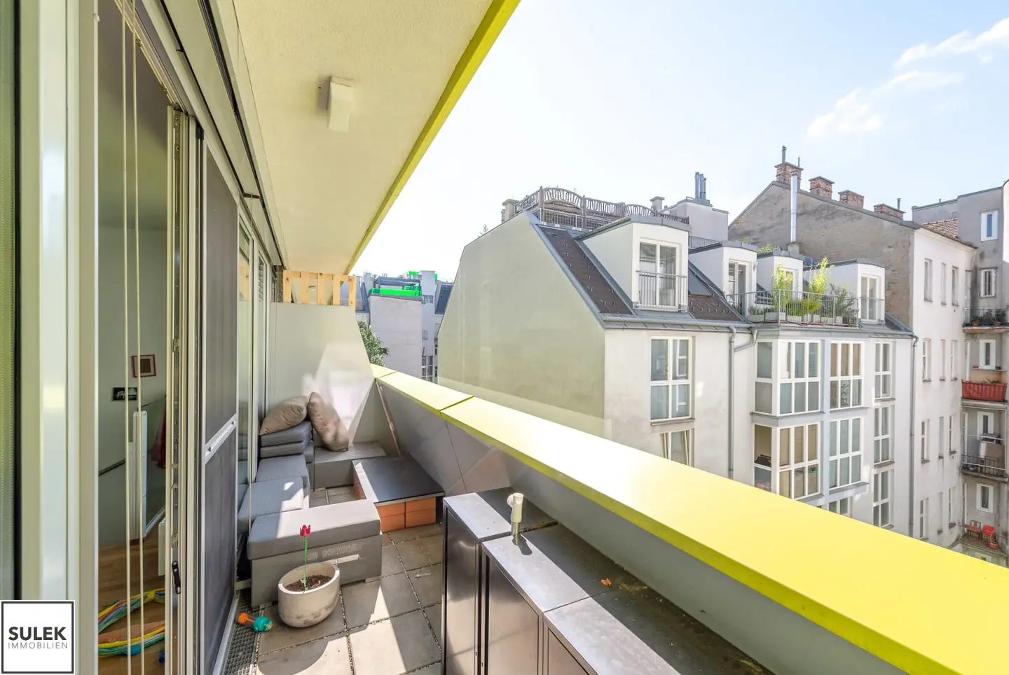 Ab Neujahr: ruhige 3 Zimmer Maisonette Wohnung inkl. südseitiger Loggia - nahe Mariahilfer Straße!