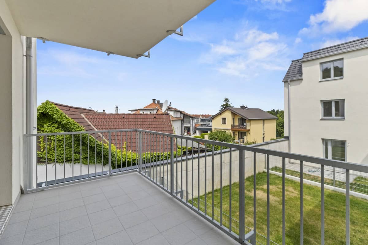Four room apartment with balcony in central green setting authentic and refined