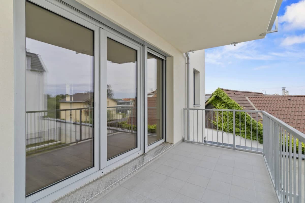 Four room apartment with balcony in central green setting authentic and refined
