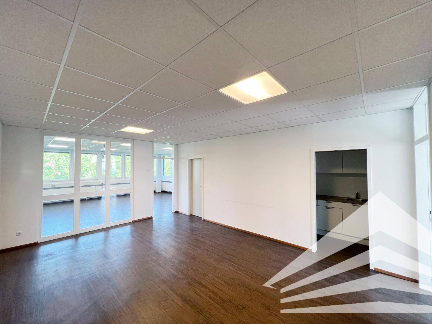 Helles Büro am Froschberg mit Blick ins Grüne!