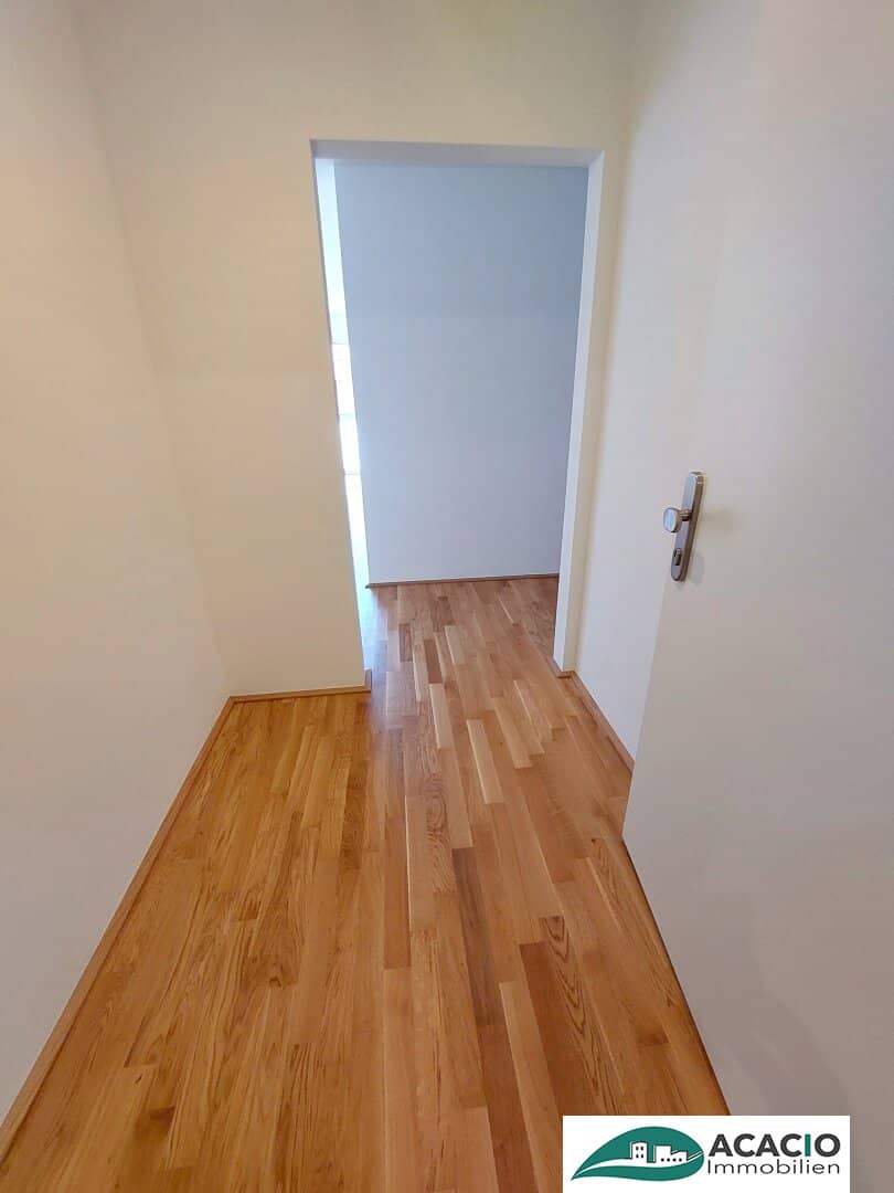 Neubau Wohnung mit Loggia Erstbezug