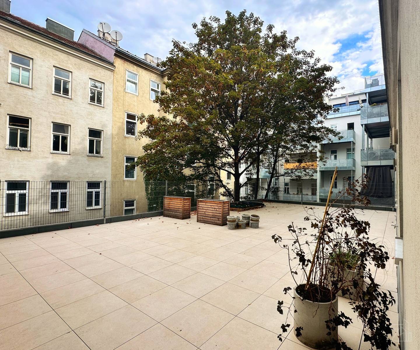 Apartment with roof terrace near Meidlinger Market