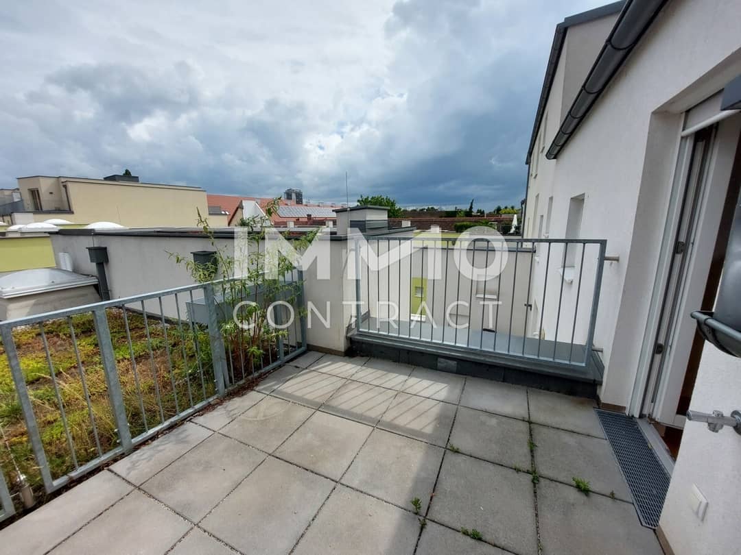 Top floor apartment for seniors with terrace