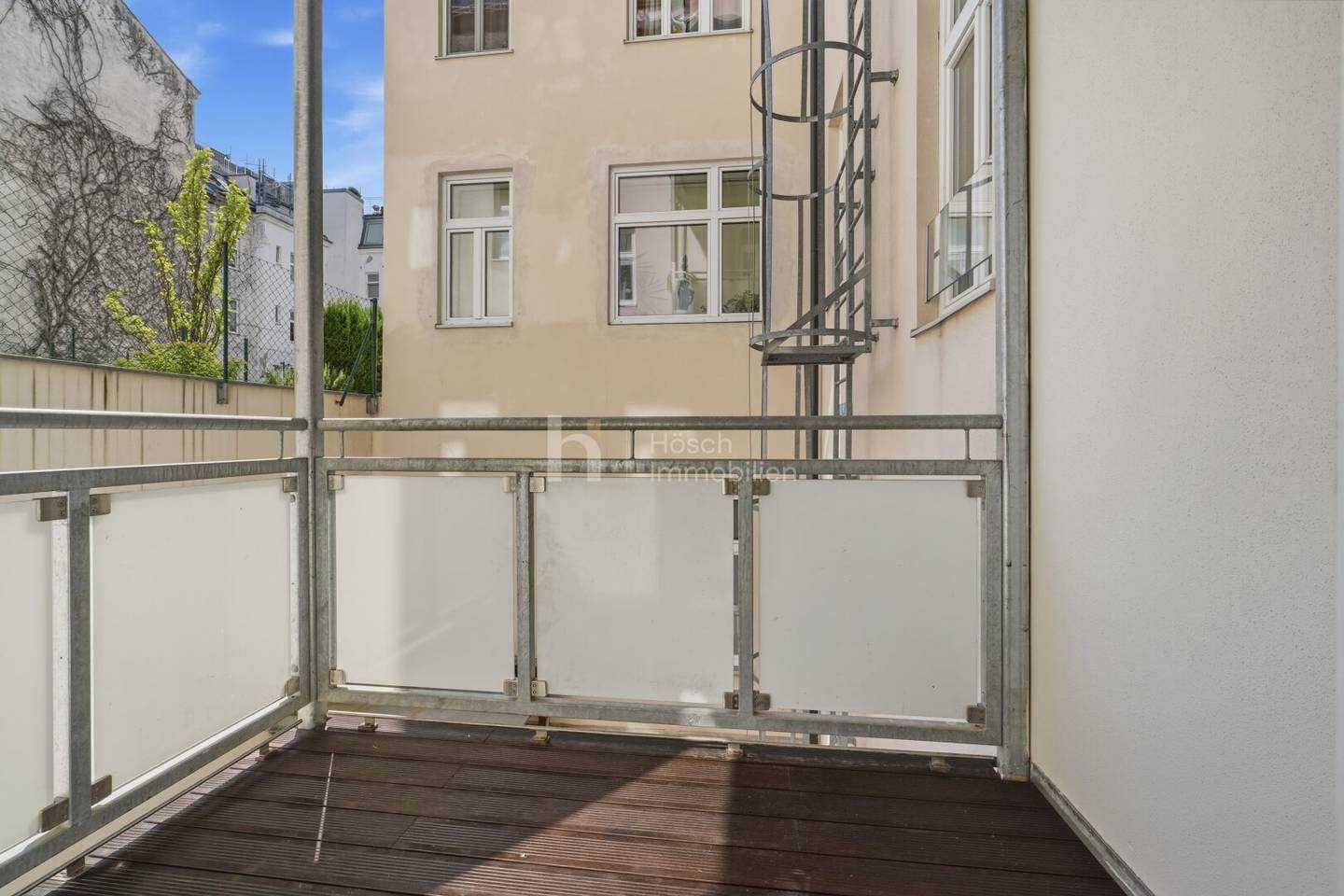 Wohnung Erstbezug Kernsanierung Balkon Innenhof