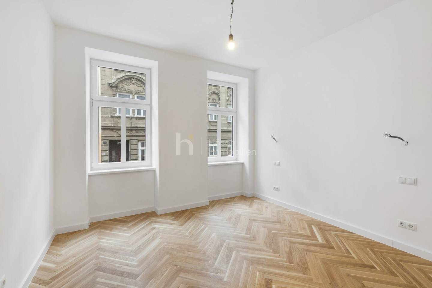 First class renovated old building apartment
