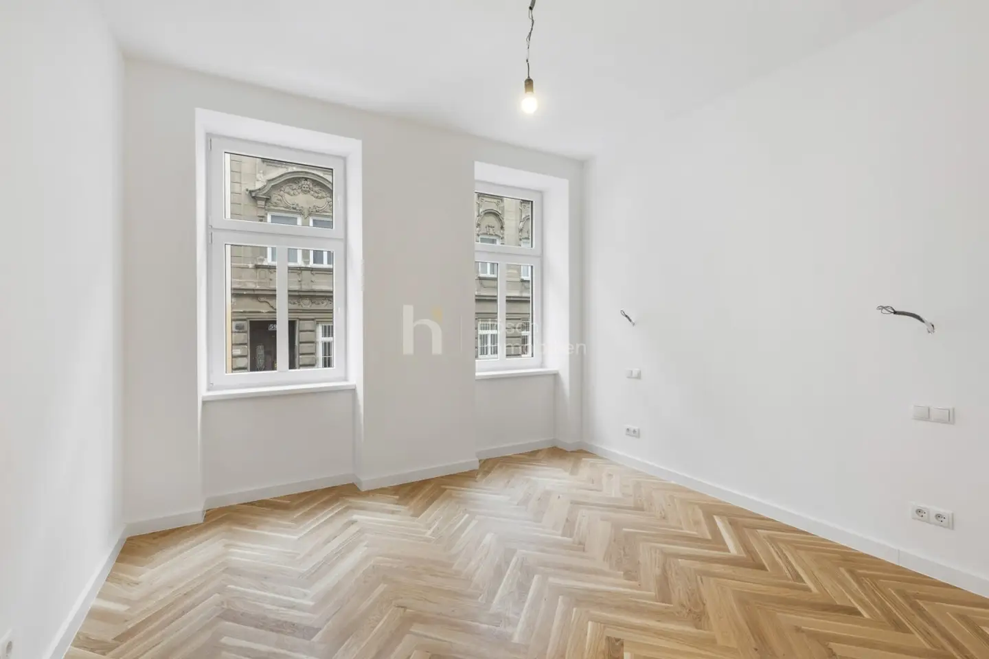 First class renovated old building apartment