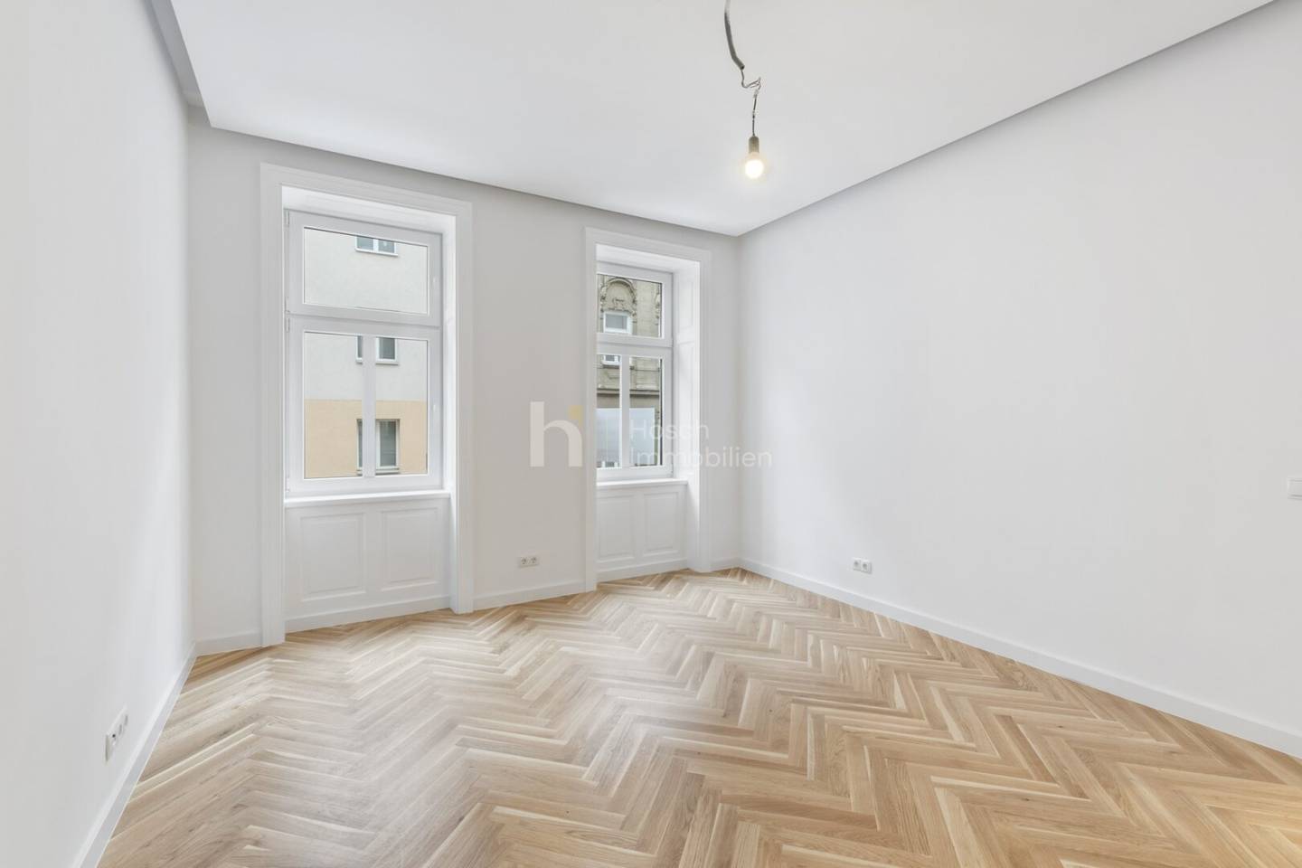 First class renovated old building apartment