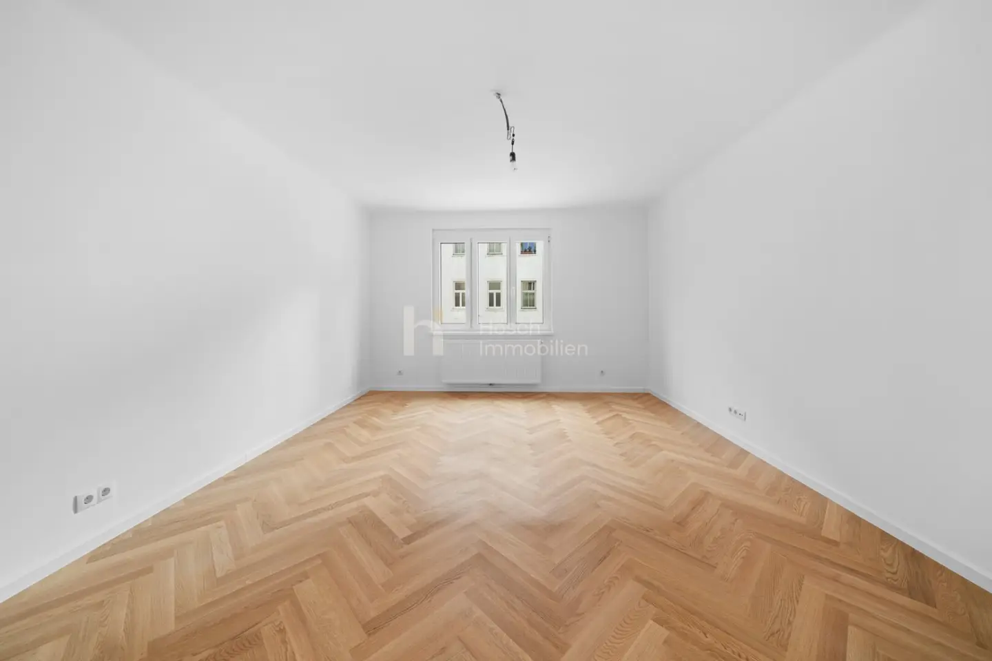 Apartment Move in Ready after Renovation near U4