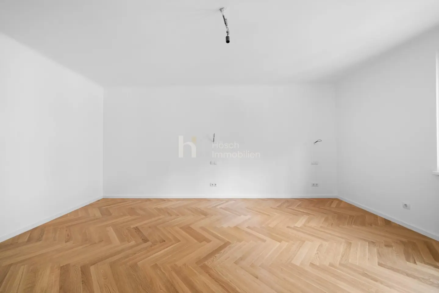 Apartment Move in Ready after Renovation near U4