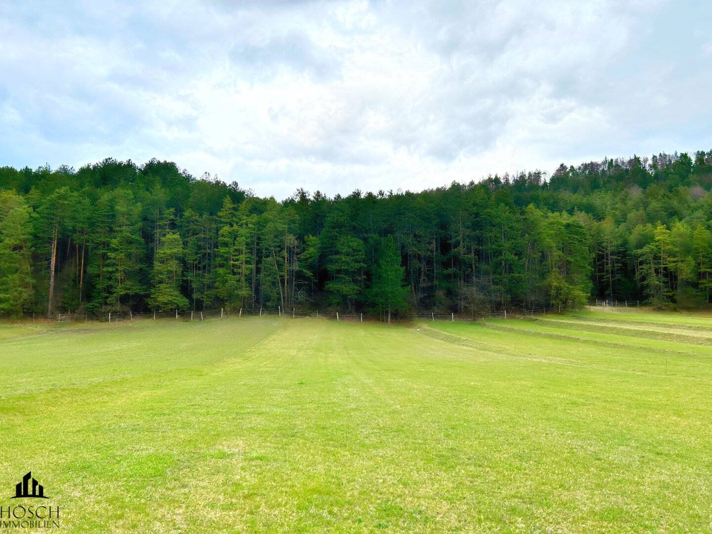 Grundstück in Pernitz mit Bergblick, 8.000 m², Bauland 1.589 m²