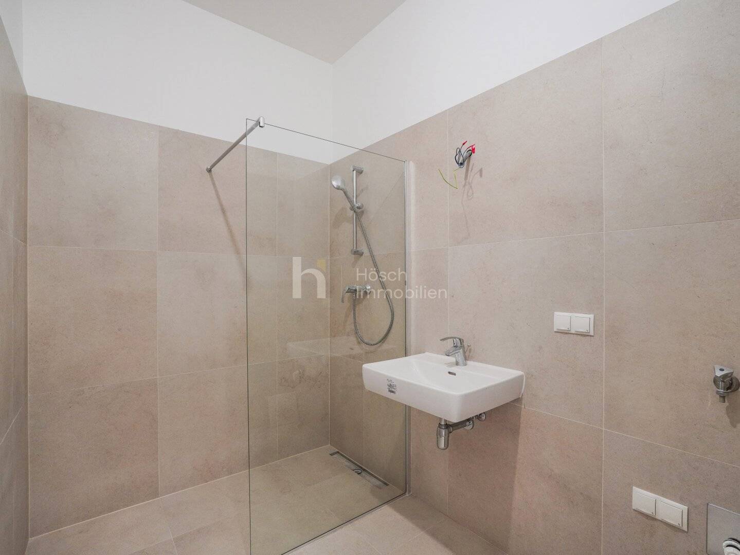 Apartment newly renovated in a historic building with open kitchen