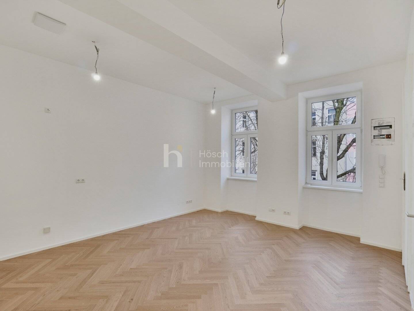Apartment newly renovated in a historic building with open kitchen