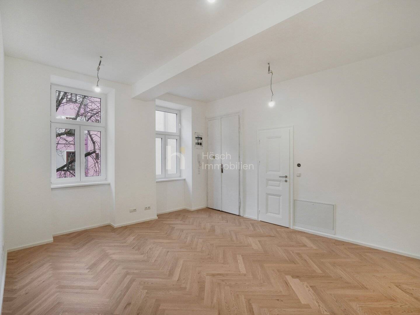 Apartment newly renovated in a historic building with open kitchen