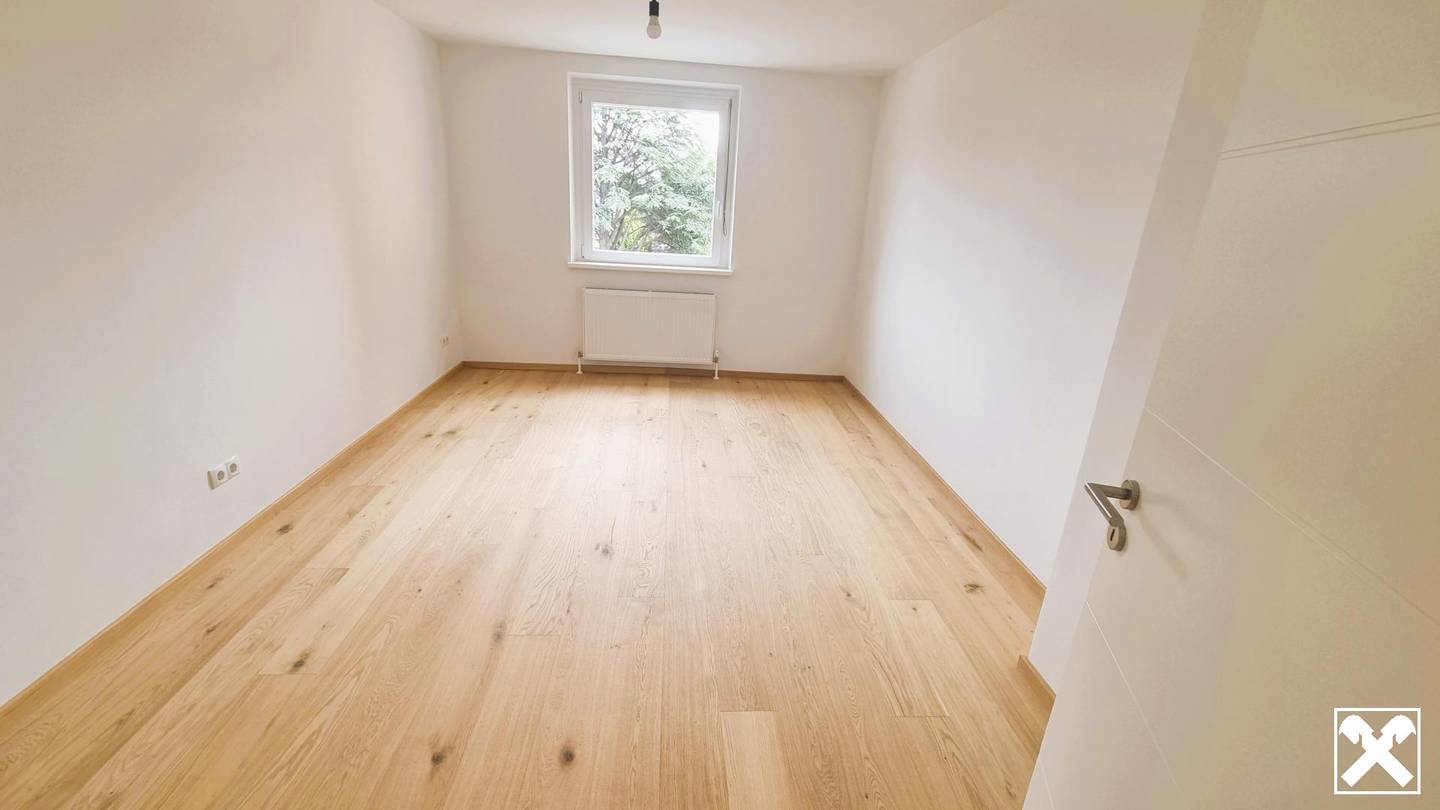 Kernsaniert helle Wohnung mit Loggia