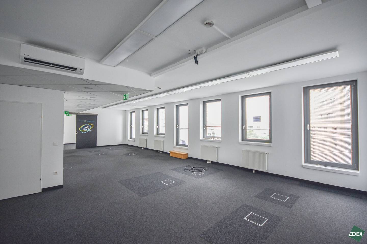 Office space with optimal connectivity