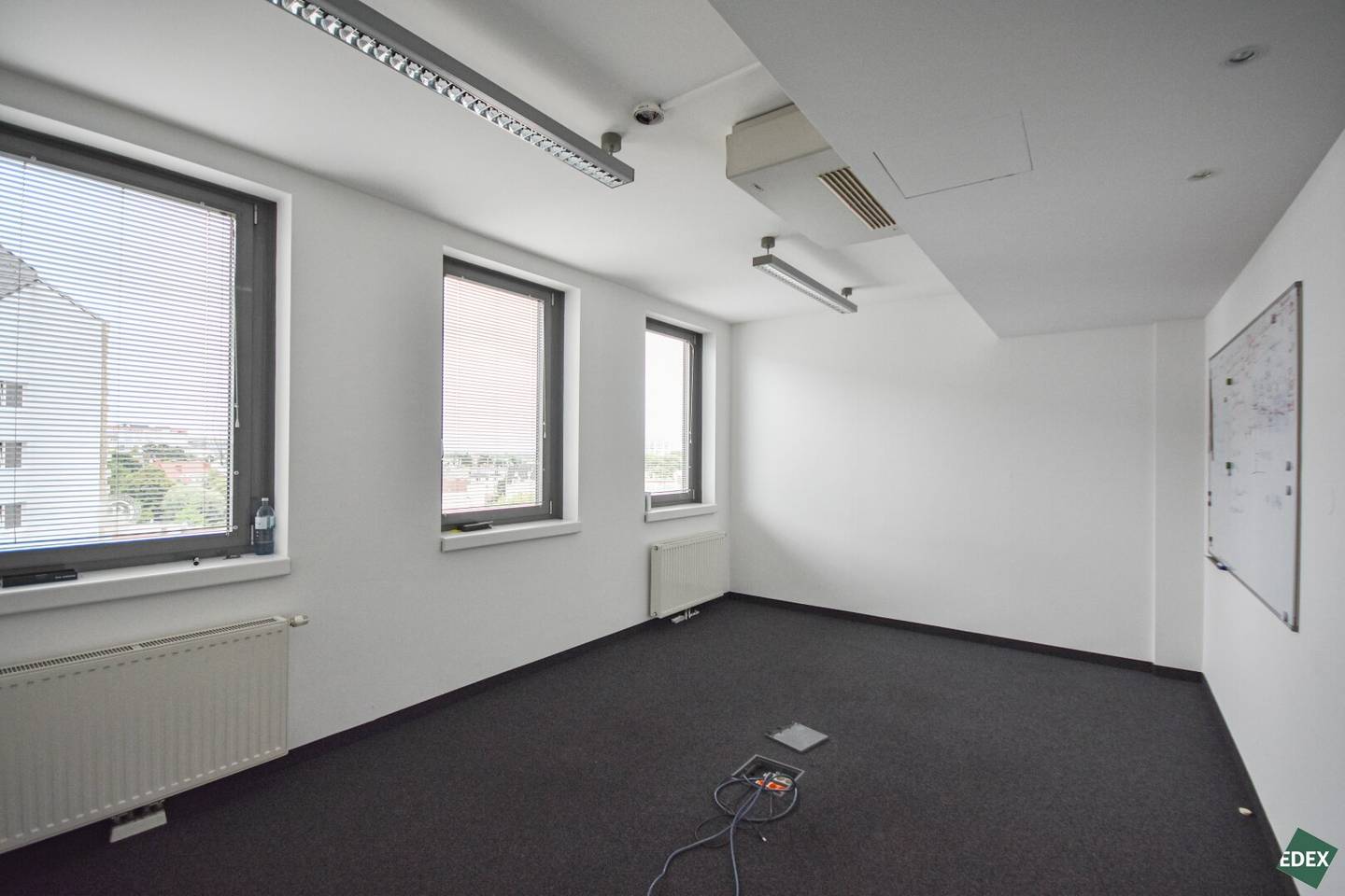 Office space with optimal connectivity