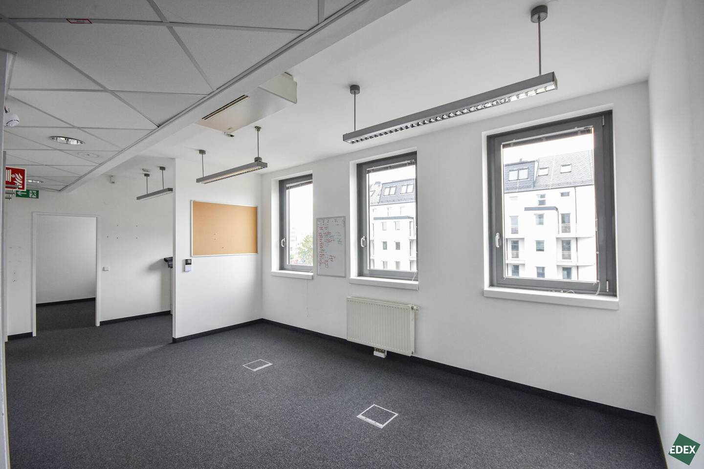 Office space with optimal connectivity