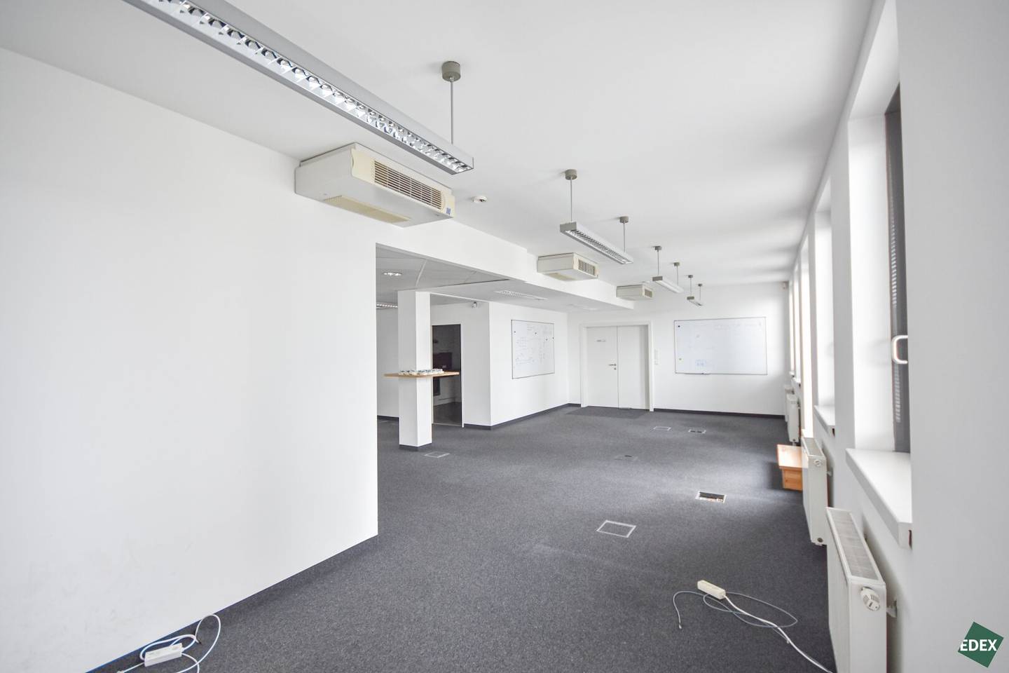 Office space with optimal connectivity