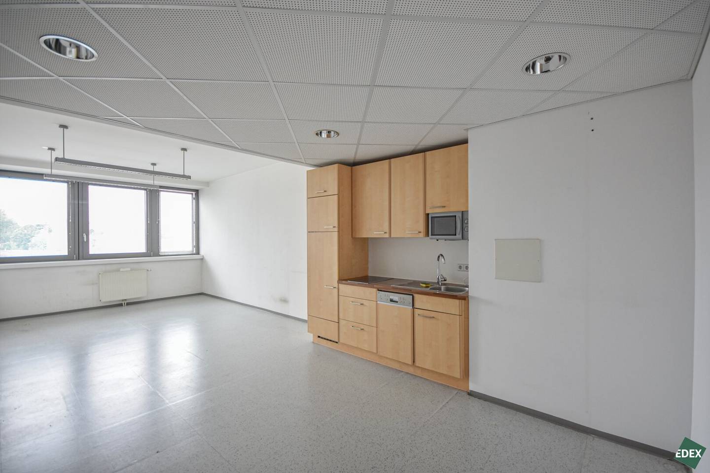 Spacious office space with optimal connectivity
