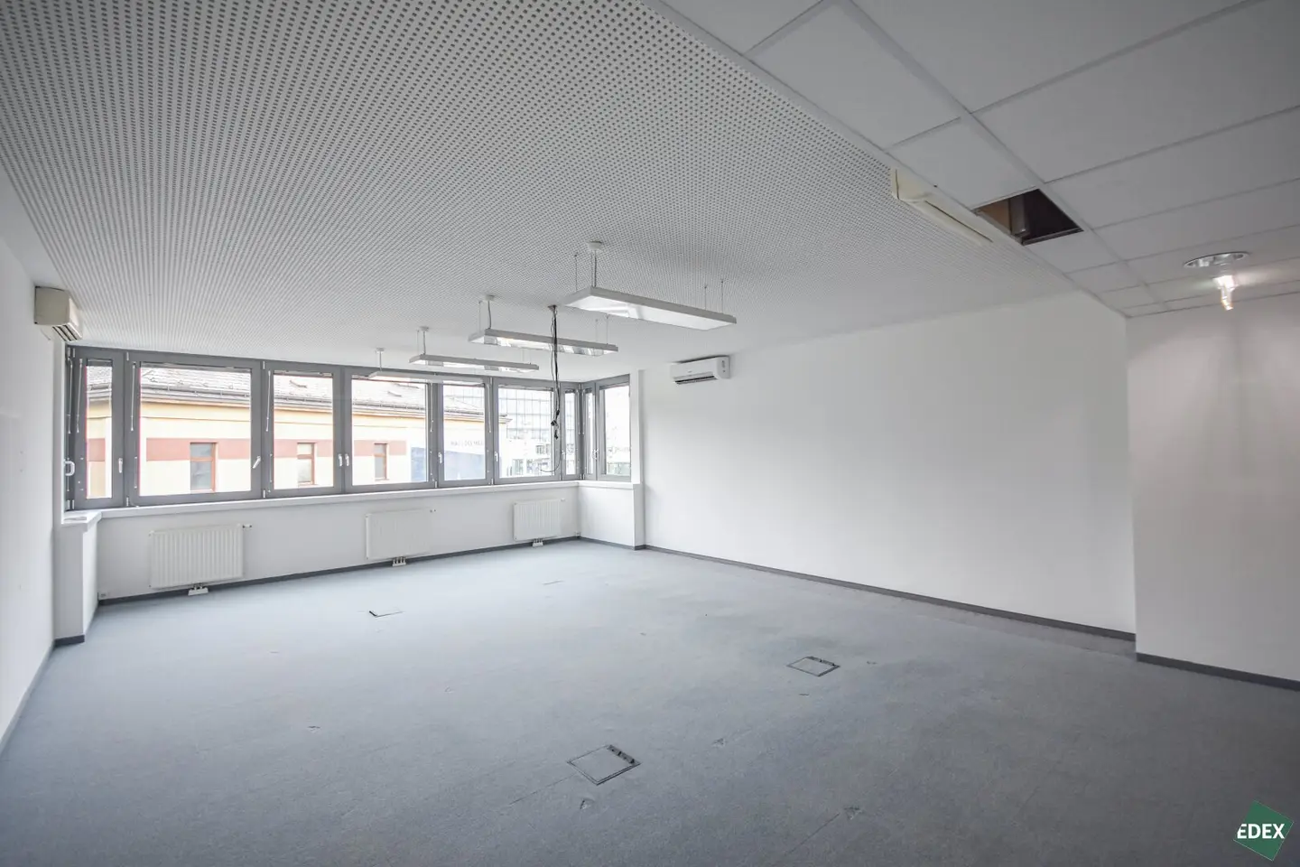 Modern office space with optimal transport connections
